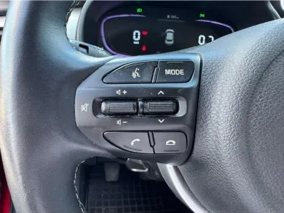 CZERWONY SUV KIA STONIC z 2025 r., BENZYNA, skrzynia biegów MANUALNA 58KM, zdjęcie 2 z 21