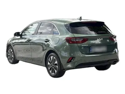 ZIELONY HATCHBACK KIA CEED z 2024 r., BENZYNA, skrzynia biegów AUTOMATYCZNA 140KM, zdjęcie 17 z 19