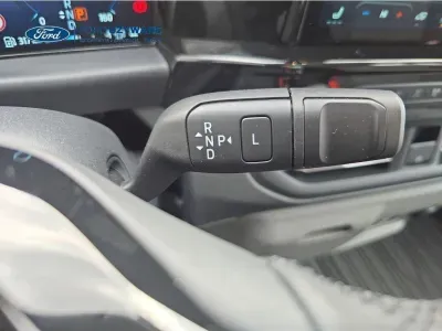 SREBRNY VAN FORD TOURNEO CUSTOM z 2025 r., HYBRYDA/BENZYNA, skrzynia biegów AUTOMATYCZNA 171KM, zdjęcie 19 z 24