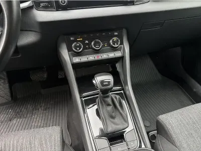 SZARY SUV SKODA KAROQ z 2021 r., BENZYNA, skrzynia biegów AUTOMATYCZNA 150KM, zdjęcie 3 z 19