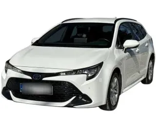 BIAŁY KOMBI TOYOTA COROLLA z 2023 r., HYBRYDA/BENZYNA, skrzynia biegów AUTOMATYCZNA 140KM, zdjęcie główne