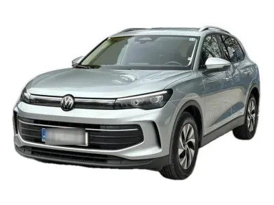 SREBRNY SUV VOLKSWAGEN TIGUAN z 2024 r., BENZYNA, skrzynia biegów AUTOMATYCZNA 131KM, zdjęcie główne