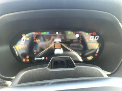 CZERWONY SUV MG ZS HYBRID z 2026 r., HYBRYDA/BENZYNA, skrzynia biegów AUTOMATYCZNA 197KM, zdjęcie 8 z 17