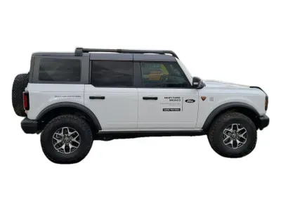 BIAŁY SUV FORD BRONCO z 2023 r., BENZYNA, skrzynia biegów AUTOMATYCZNA 246KM, zdjęcie 8 z 32