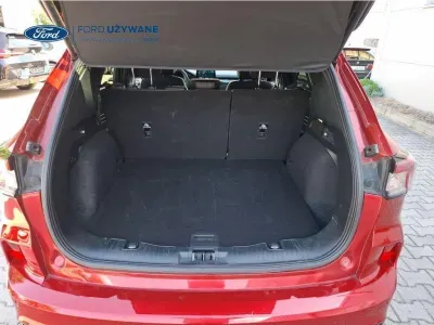 CZERWONY SUV FORD KUGA z 2023 r., HYBRYDA/BENZYNA, skrzynia biegów AUTOMATYCZNA 140KM, zdjęcie 11 z 21
