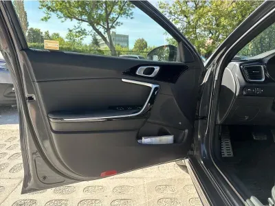 CZARNY HATCHBACK KIA CEED z 2022 r., BENZYNA, skrzynia biegów AUTOMATYCZNA 160KM, zdjęcie 11 z 19