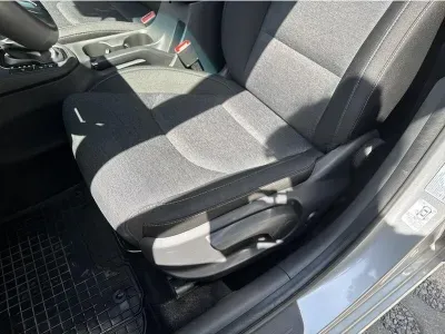 SREBRNY HATCHBACK HYUNDAI I30 z 2023 r., BENZYNA, skrzynia biegów AUTOMATYCZNA 120KM, zdjęcie 12 z 19