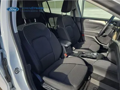 BIAŁY KOMBI FORD FOCUS z 2023 r., DIESEL, skrzynia biegów AUTOMATYCZNA 85KM, zdjęcie 4 z 10