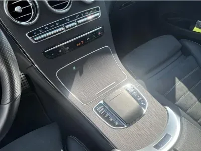 CZERWONY SUV MERCEDES CLASE GLC z 2022 r., DIESEL, skrzynia biegów AUTOMATYCZNA 245KM, zdjęcie 14 z 19
