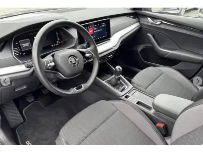 SZARY KOMBI SKODA OCTAVIA COMBI z 2024 r., BENZYNA, skrzynia biegów MANUALNA 150KM, zdjęcie 12 z 18