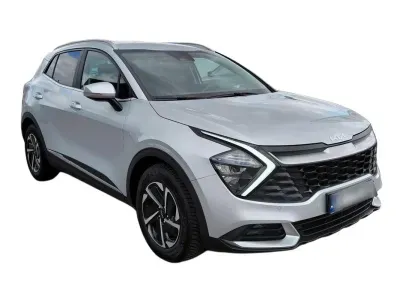 SREBRNY SUV KIA SPORTAGE z 2023 r., BENZYNA, skrzynia biegów AUTOMATYCZNA 110KM, zdjęcie 4 z 25
