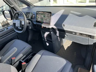BIAŁY DOSTAWCZY KIA PV5 z 2025 r., ELEKTRYCZNY, skrzynia biegów AUTOMATYCZNA 163KM, zdjęcie 4 z 19