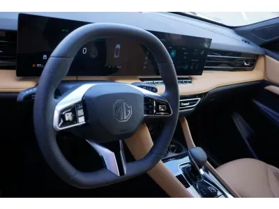 CZARNY SUV MG HS z 2026 r., HYBRYDA/BENZYNA, skrzynia biegów AUTOMATYCZNA 224KM, zdjęcie 9 z 10