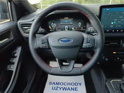 CZARNY KOMBI FORD FOCUS TURNIER z 2025 r., HYBRYDA/BENZYNA, skrzynia biegów AUTOMATYCZNA 155KM, zdjęcie 4 z 17