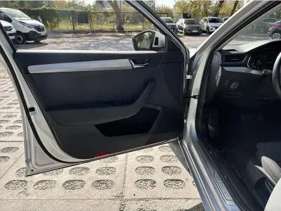 SREBRNY HATCHBACK SKODA SUPERB z 2023 r., BENZYNA, skrzynia biegów AUTOMATYCZNA 280KM, zdjęcie 17 z 19