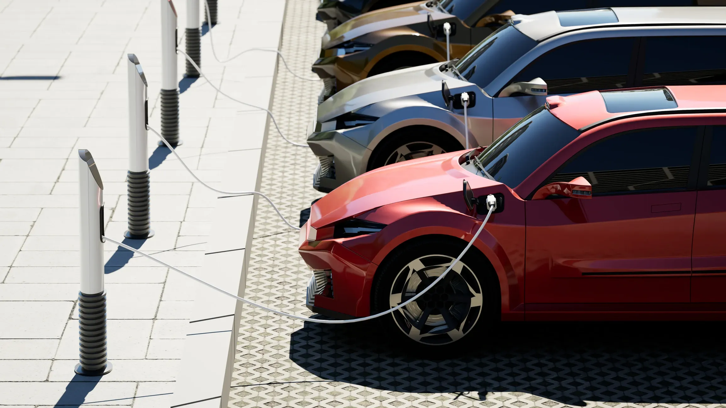 Używane samochody elektryczne – ranking modeli EV z drugiej ręki na miejskiej stacji ładowania.