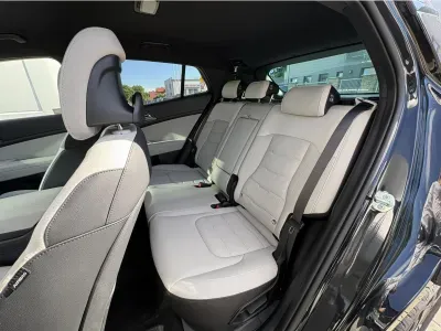 CZARNY SUV KIA SPORTAGE z 2026 r., BENZYNA, skrzynia biegów AUTOMATYCZNA 150KM, zdjęcie 9 z 18