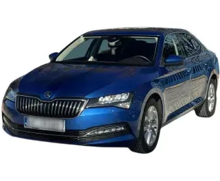 NIEBIESKI HATCHBACK SKODA SUPERB z 2022 r., DIESEL, skrzynia biegów AUTOMATYCZNA 200KM, zdjęcie główne