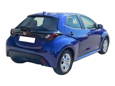 NIEBIESKI HATCHBACK TOYOTA YARIS z 2024 r., BENZYNA, skrzynia biegów MANUALNA 92KM, zdjęcie 25 z 28