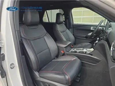 SZARY SUV FORD EXPLORER z 2023 r., HYBRYDA/BENZYNA, skrzynia biegów AUTOMATYCZNA 336KM, zdjęcie 3 z 34
