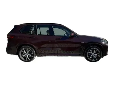 CZERWONY SUV BMW X5 z 2022 r., HYBRYDA/BENZYNA, skrzynia biegów AUTOMATYCZNA 394KM, zdjęcie 4 z 18