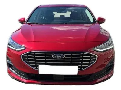 CZERWONY HATCHBACK FORD FOCUS z 2023 r., BENZYNA, skrzynia biegów MANUALNA 92KM, zdjęcie 2 z 27