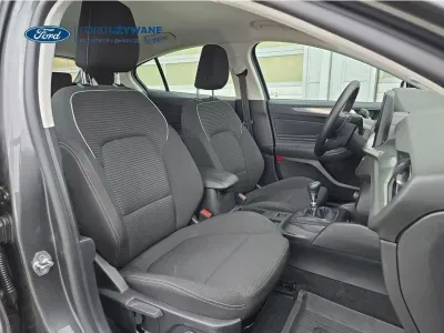 SZARY HATCHBACK FORD FOCUS z 2023 r., HYBRYDA/BENZYNA, skrzynia biegów MANUALNA 92KM, zdjęcie 19 z 29