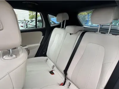 BIAŁY SUV MERCEDES GLA z 2023 r., HYBRYDA/BENZYNA, skrzynia biegów AUTOMATYCZNA 218KM, zdjęcie 14 z 18