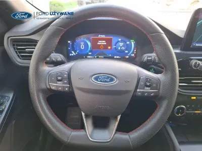 CZERWONY SUV FORD KUGA z 2023 r., HYBRYDA/BENZYNA, skrzynia biegów AUTOMATYCZNA 140KM, zdjęcie 10 z 21