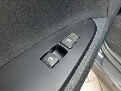 SZARY SUV KIA SPORTAGE z 2023 r., BENZYNA, skrzynia biegów MANUALNA 110KM, zdjęcie 18 z 25