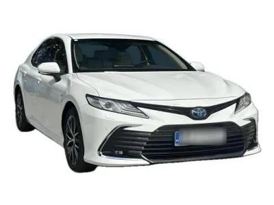 BIAŁY SEDAN TOYOTA CAMRY z 2022 r., HYBRYDA/BENZYNA, skrzynia biegów AUTOMATYCZNA 218KM, zdjęcie 9 z 18