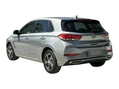 SREBRNY HATCHBACK HYUNDAI I30 z 2023 r., BENZYNA, skrzynia biegów AUTOMATYCZNA 120KM, zdjęcie 19 z 19