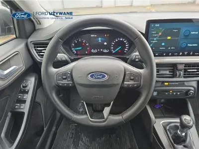 SZARY HATCHBACK FORD FOCUS z 2023 r., HYBRYDA/BENZYNA, skrzynia biegów MANUALNA 92KM, zdjęcie 28 z 29