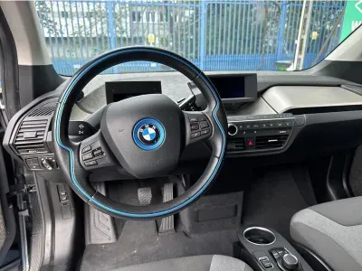 BIAŁY HATCHBACK BMW I3 z 2022 r., ELEKTRYCZNY, skrzynia biegów AUTOMATYCZNA 170KM, zdjęcie 11 z 17