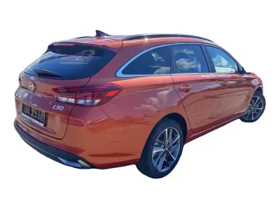 POMARAŃCZOWY KOMBI HYUNDAI I30 z 2025 r., BENZYNA, skrzynia biegów AUTOMATYCZNA 140KM, zdjęcie 7 z 12