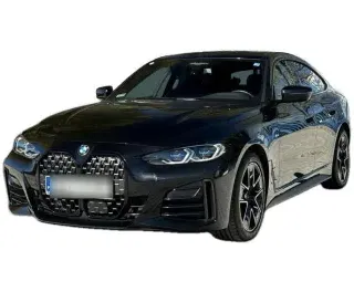 CZARNY HATCHBACK BMW SERIE4-GRANCOUPE z 2022 r., DIESEL, skrzynia biegów AUTOMATYCZNA 190KM, zdjęcie główne