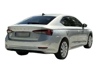 SREBRNY HATCHBACK SKODA OCTAVIA z 2023 r., BENZYNA, skrzynia biegów AUTOMATYCZNA 190KM, zdjęcie 10 z 19