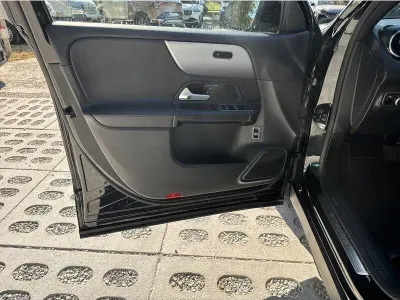 CZARNY SUV MERCEDES CLASE GLB z 2022 r., BENZYNA, skrzynia biegów AUTOMATYCZNA 163KM, zdjęcie 8 z 18