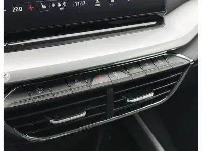 SREBRNY SEDAN SKODA OCTAVIA LIM. z 2023 r., BENZYNA, skrzynia biegów AUTOMATYCZNA 190KM, zdjęcie 5 z 15