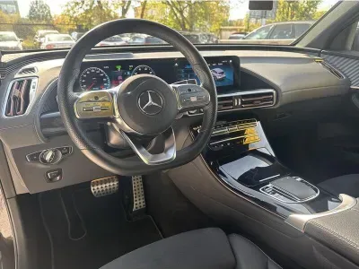 CZARNY SUV MERCEDES CLASE EQC z 2022 r., ELEKTRYCZNY, skrzynia biegów AUTOMATYCZNA 408KM, zdjęcie 9 z 18