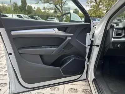 BIAŁY SUV AUDI Q5 z 2022 r., DIESEL, skrzynia biegów AUTOMATYCZNA 163KM, zdjęcie 18 z 19
