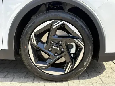 BIAŁY KOMBI KIA K4 z 2026 r., BENZYNA, skrzynia biegów MANUALNA 115KM, zdjęcie 4 z 8