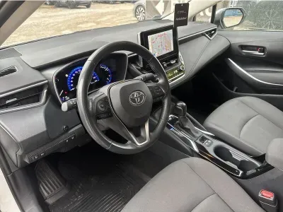 BIAŁY SEDAN TOYOTA COROLLA z 2022 r., HYBRYDA/BENZYNA, skrzynia biegów AUTOMATYCZNA 122KM, zdjęcie 8 z 19