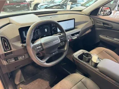 SREBRNY SUV KIA EV5 z 2025 r., ELEKTRYCZNY, skrzynia biegów AUTOMATYCZNA 160KM, zdjęcie 19 z 22
