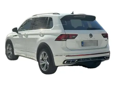 BIAŁY SUV VOLKSWAGEN TIGUAN z 2022 r., DIESEL, skrzynia biegów AUTOMATYCZNA 200KM, zdjęcie 8 z 19