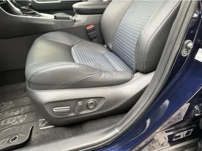 NIEBIESKI SUV TOYOTA RAV4 z 2023 r., HYBRYDA/BENZYNA, skrzynia biegów AUTOMATYCZNA 218KM, zdjęcie 8 z 19