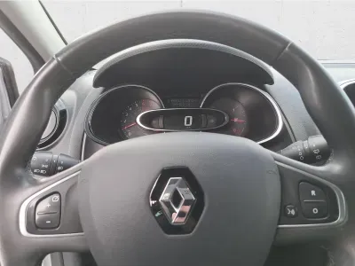 SREBRNY HATCHBACK RENAULT CLIO IV GENERATION z 2020 r., BENZYNA, skrzynia biegów MANUALNA 90KM, zdjęcie 6 z 10