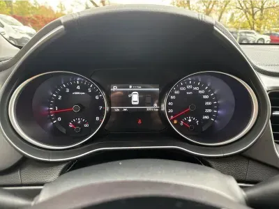 CZARNY KOMBI KIA CEED z 2023 r., BENZYNA, skrzynia biegów AUTOMATYCZNA 160KM, zdjęcie 16 z 19