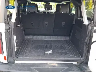 BIAŁY SUV FORD BRONCO z 2023 r., BENZYNA, skrzynia biegów AUTOMATYCZNA 246KM, zdjęcie 29 z 32