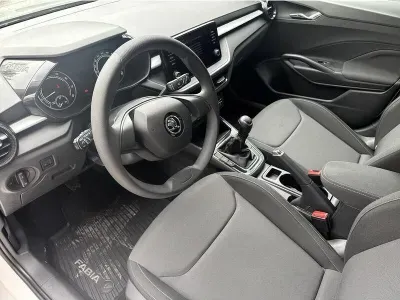 BIAŁY HATCHBACK SKODA FABIA z 2023 r., BENZYNA, skrzynia biegów MANUALNA 110KM, zdjęcie 8 z 19